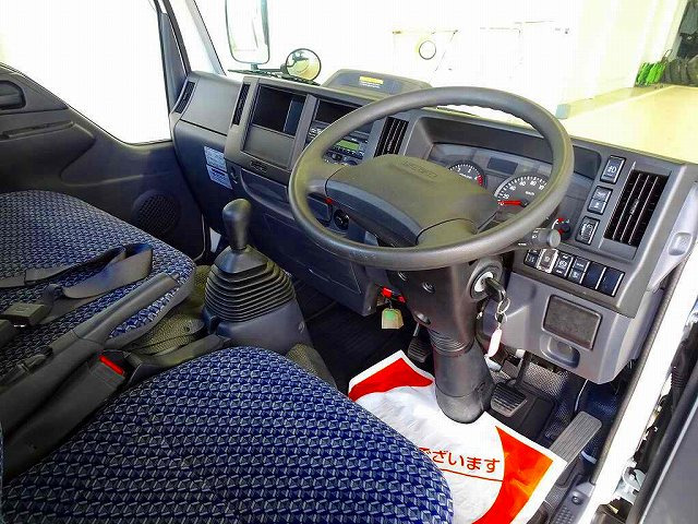 エルフ3.0 フルフラットロー ディーゼル 4WD