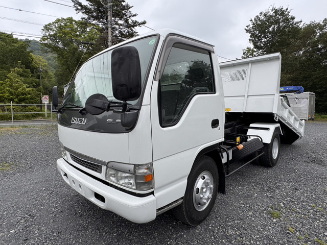 車両左側:便利なオートサイドミラー、もちろん接触良好です。?? 目立つ傷や凹凸のない比較的綺麗な外装をしております。安心♪車検1年付けてのお渡しです!積載3950?!??