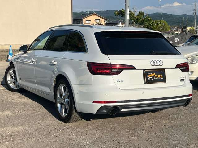 A4アバント40 TFSI スポーツ