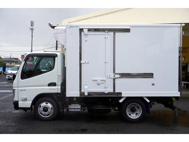 キャンター冷蔵冷凍車