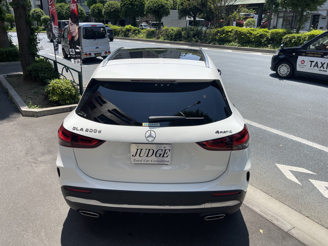 GLAクラスGLA200d 4マチック AMGラインパッケージ 4WD