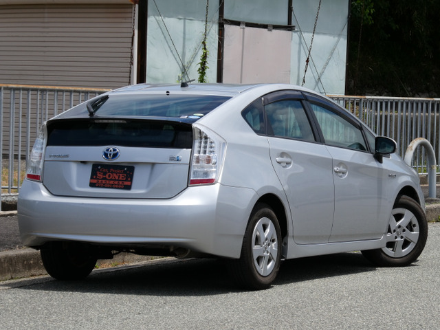 プリウス1.8 S