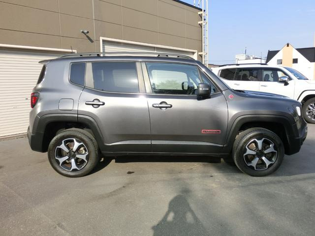 レネゲードトレイルホーク 4WD