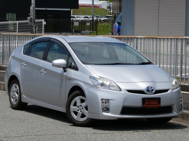 プリウス1.8 S