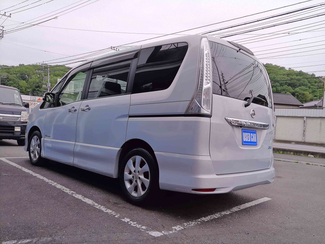 セレナ2.0 ハイウェイスター S-HYBRID