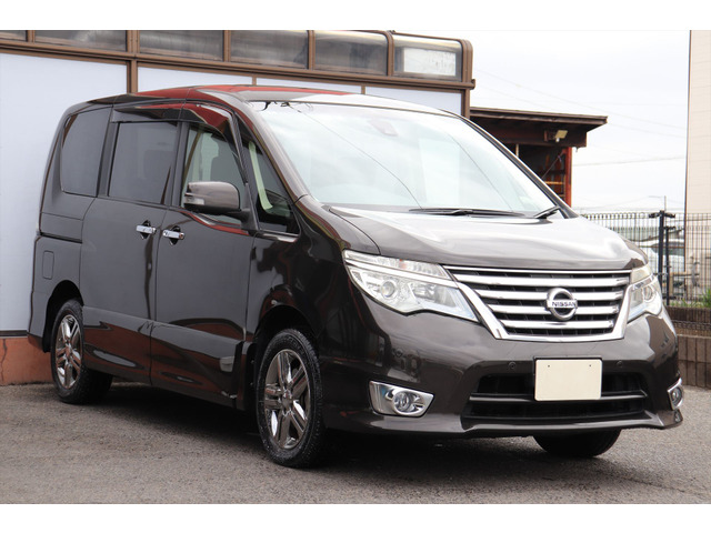 セレナ2.0 ハイウェイスター アドバンスドセーフティパッケージ 4WD