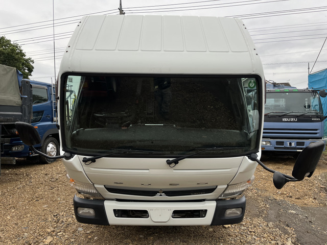 キャンター冷蔵冷凍車