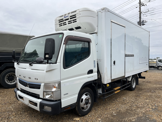 キャンター冷蔵冷凍車