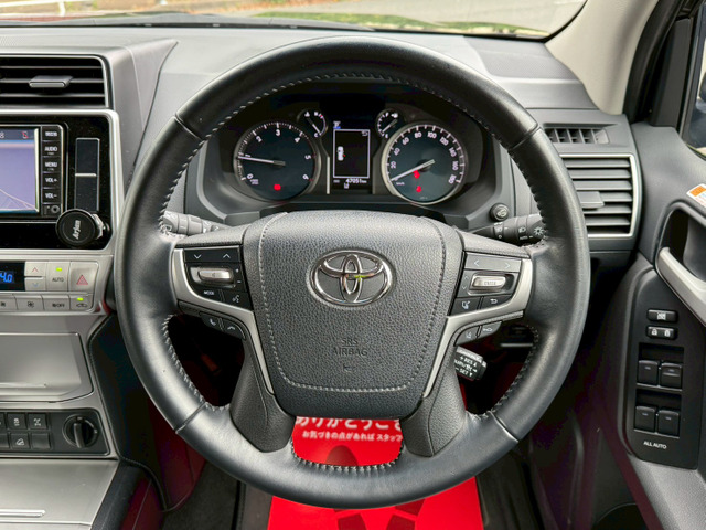 N-BOX�E�^���g�E���[�N�X���A��l�C�̌y�n�C�g���S���戵���ё����B�֗��ȗ����X���C�h�h�A�Ԃ͂���������ʋ΂ɍœK�ł��B��Ԃ̃z���C�g�p�[���⍕�ȂǁA�X���ɂȂ��J���[��Ԏ���S�����炨�T�����܂��B