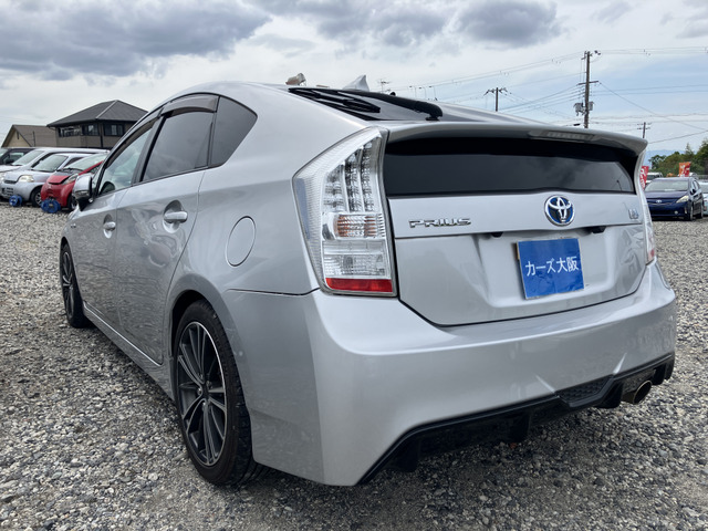 プリウス1.8 S