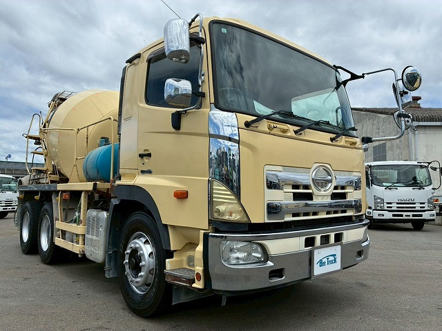 プロフィアミキサー車