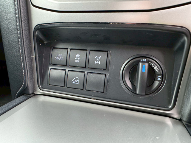 �n���A�[�E���F�[���ECX-5�E�G�N�X�g���C�����A�l�C��SUV���f���戵���ё����B�X�^�C���b�V���ȃf�U�C���Ńh���C�u�ɍœK�ł��B�X���ɂȂ��Ԏ�₱�����̃J���[���A�����̔������X�ɂ��C�����������B