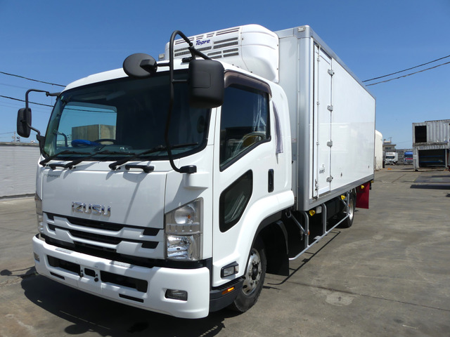 フォワード冷蔵冷凍車