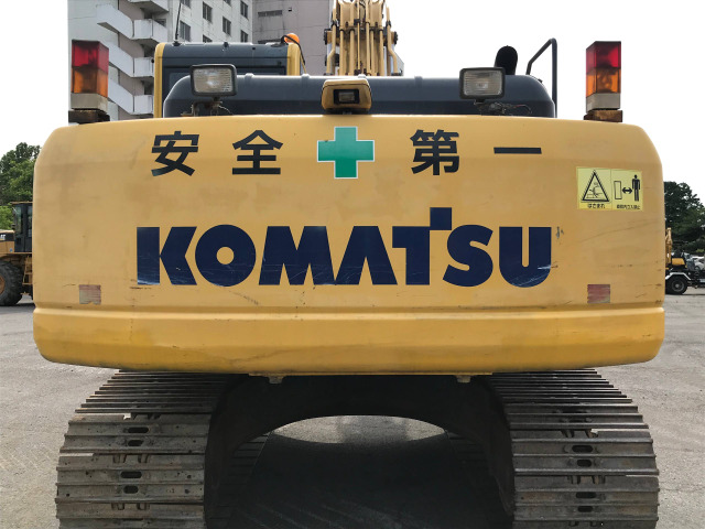コマツ
