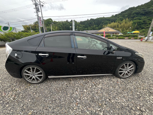 プリウスPHV1.8 S