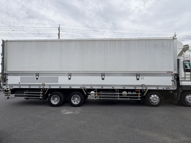 ギガ冷凍冷蔵車