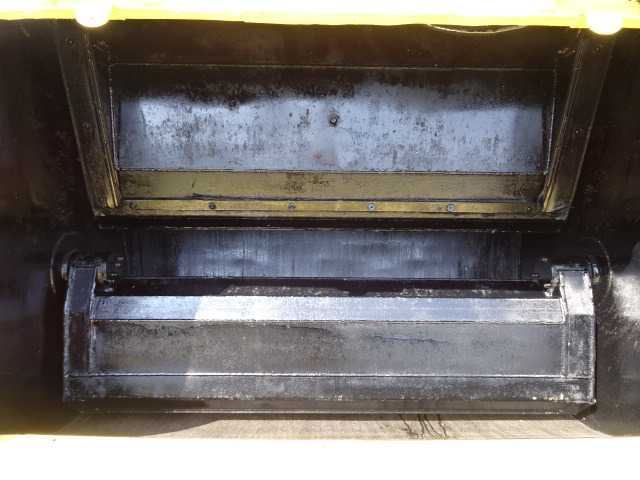 �ɓ� �`��:GB44-820D-S ����:I4R050121M �e��:4.4m3 �ύډ׏d���S�ʒu�A�ה����S�ʒu���1.095m