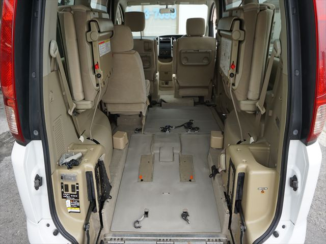 セレナ2.0 20S チェアキャブ スロープタイプ 車いす2名仕様