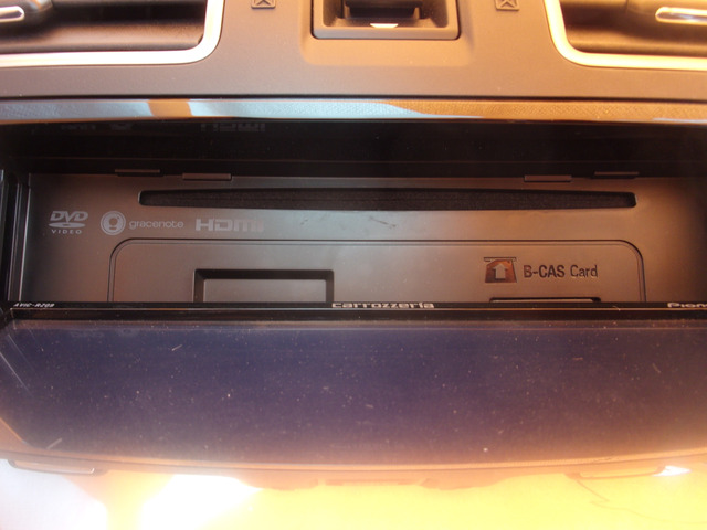 CD,DVD,SD�J�[�h�X���b�g���B