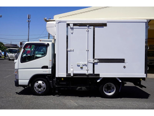キャンター冷蔵冷凍車