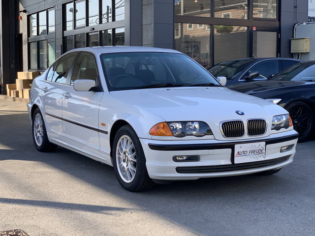 3シリーズセダン320i