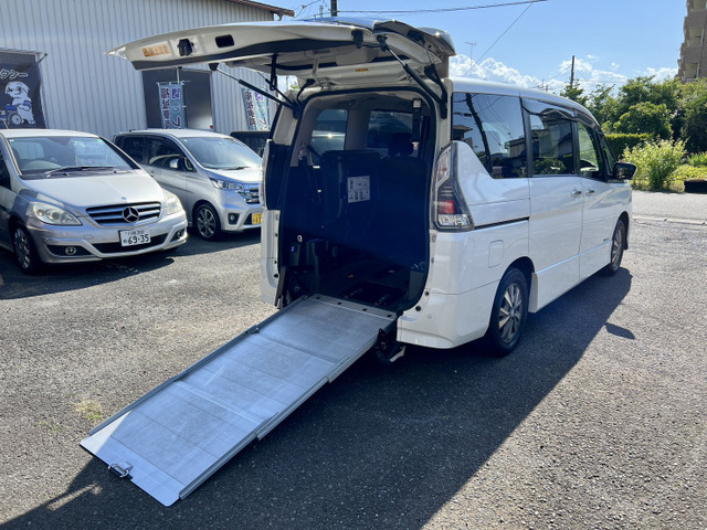 セレナ1.2 e-POWER ハイウェイスター チェアキャブ スロープタイプ 車いす1名 サード仕様