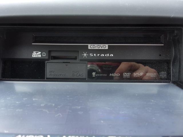 CD,DVD,SD�J�[�h�X���b�g���B