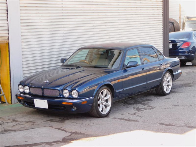 XJXJR 4.0 スーパーチャージド V8