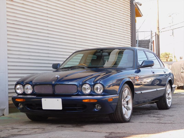 XJXJR 4.0 スーパーチャージド V8