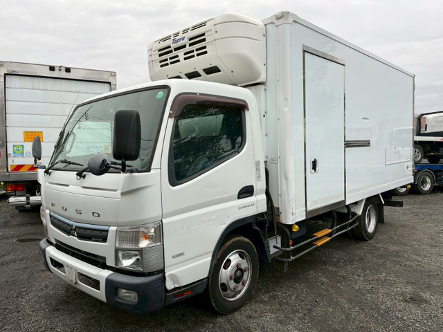 キャンター冷蔵冷凍車