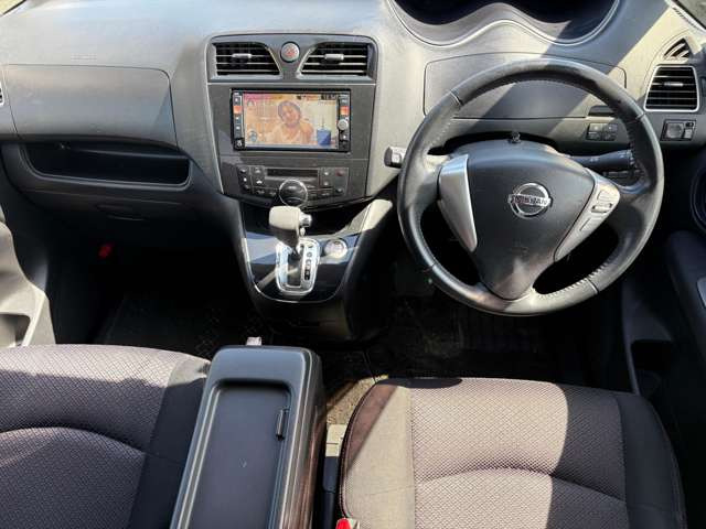 セレナ2.0 ハイウェイスター Vセレクション 4WD