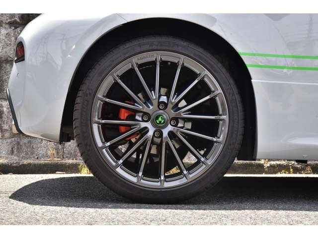 �y�C�����ǂ����[�Ԓv���܂��z�d�グ���X�^�b�t�ɂ��A��p�|���b�V���[�ɂ��{�f�B�̖����d�グ�A�z�C�[���A�^�C���n�E�X�����̐��|�A�����̍R�ۃN���[�j���O�A�e���X�C�b�`�A�n���h���A�ו��̐��|���s���܂��B