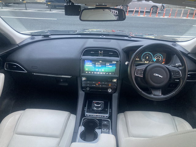 Fペイスプレステージ 2.0L D180 ディーゼル 4WD