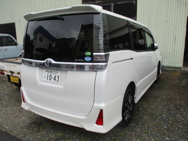 ヴォクシー2.0 ZS 4WD