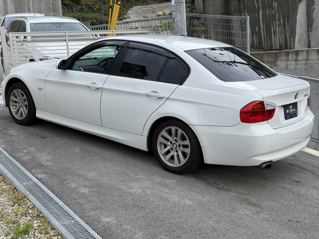 3シリーズセダン320i