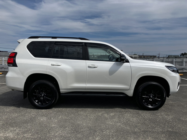 ランドクルーザープラド2.8 TX Lパッケージ マットブラック エディション ディーゼル 4WD