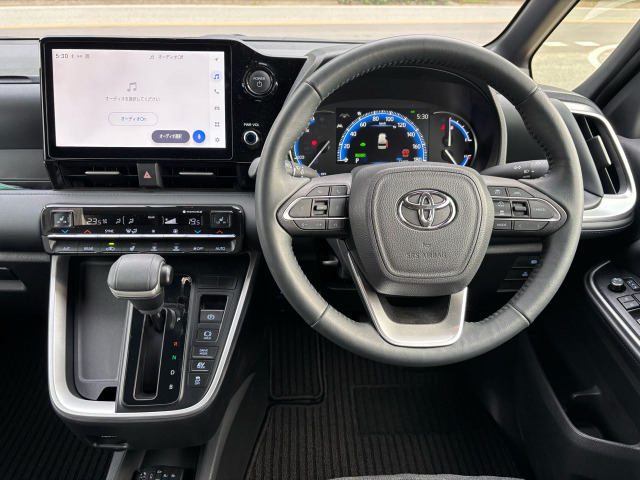 ヴォクシー1.8 ハイブリッド S-Z E-Four 4WD