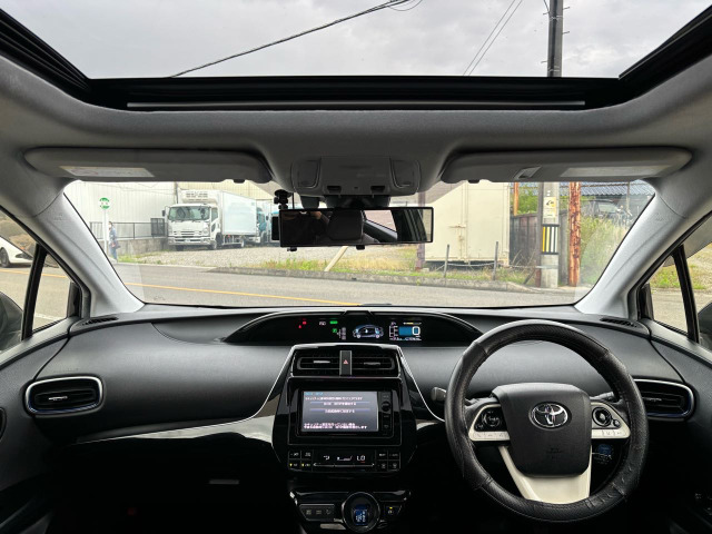 プリウス1.8 S