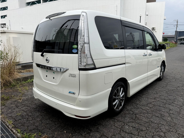 セレナ2.0 ハイウェイスター S-HYBRID アドバンスドセーフティパッケージ