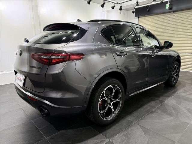 ステルヴィオ2.0 ターボ Q4 ヴェローチェ 4WD