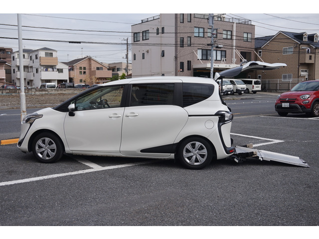 シエンタ1.5 X ウェルキャブ 車いす仕様車 タイプI 助手席側セカンドシート付