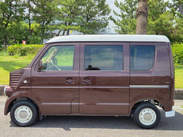 左側面です。こちらも右同様、しっかりメンテナンスを行っており、ツヤの出たきれいな状態になっております。