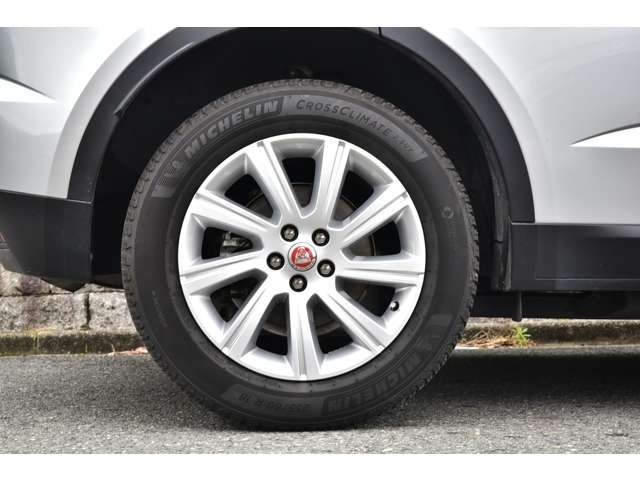 �y�C�����ǂ����[�Ԓv���܂��z�d�グ���X�^�b�t�ɂ��A��p�|���b�V���[�ɂ��{�f�B�̖����d�グ�A�z�C�[���A�^�C���n�E�X�����̐��|�A�����̍R�ۃN���[�j���O�A�e���X�C�b�`�A�n���h���A�ו��̐��|���s���܂��B