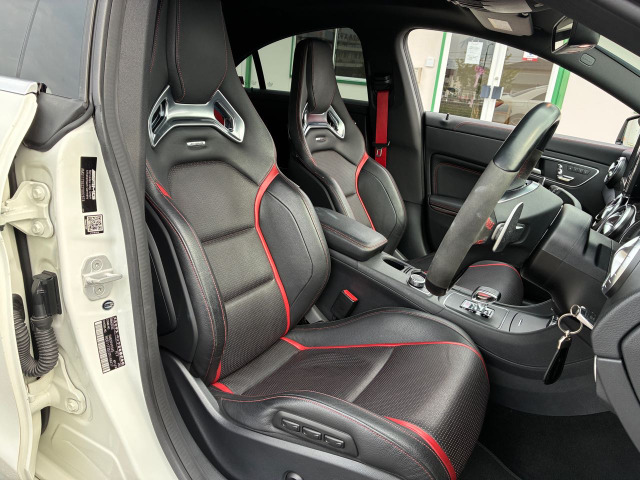 CLAクラスAMG CLA45 4マチック 4WD