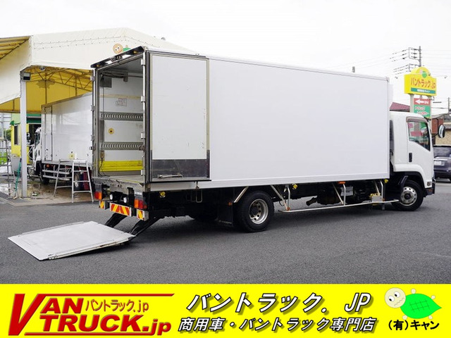 フォワード冷蔵冷凍車