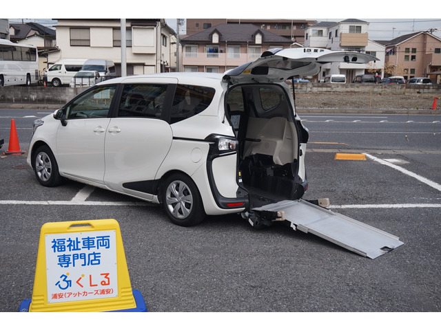 シエンタ1.5 X ウェルキャブ 車いす仕様車 タイプI 助手席側セカンドシート付