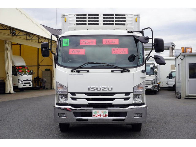 フォワード冷蔵冷凍車