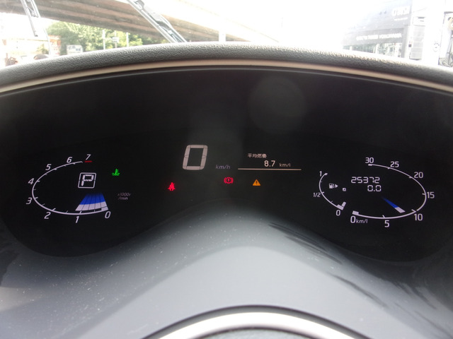 �C���t�H���[�V�����f�B�X�v���C�t�����[�^�[�p�l���B
