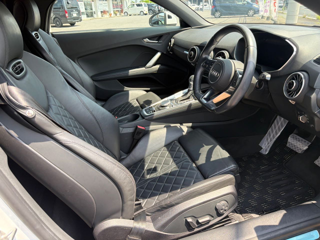 TTロードスター2.0 TFSI クワトロ 4WD
