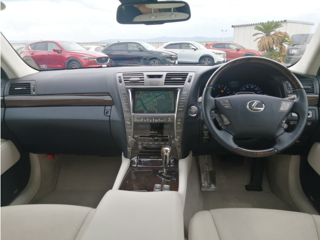 LS600hL 後席セパレートシートパッケージ 4WD
